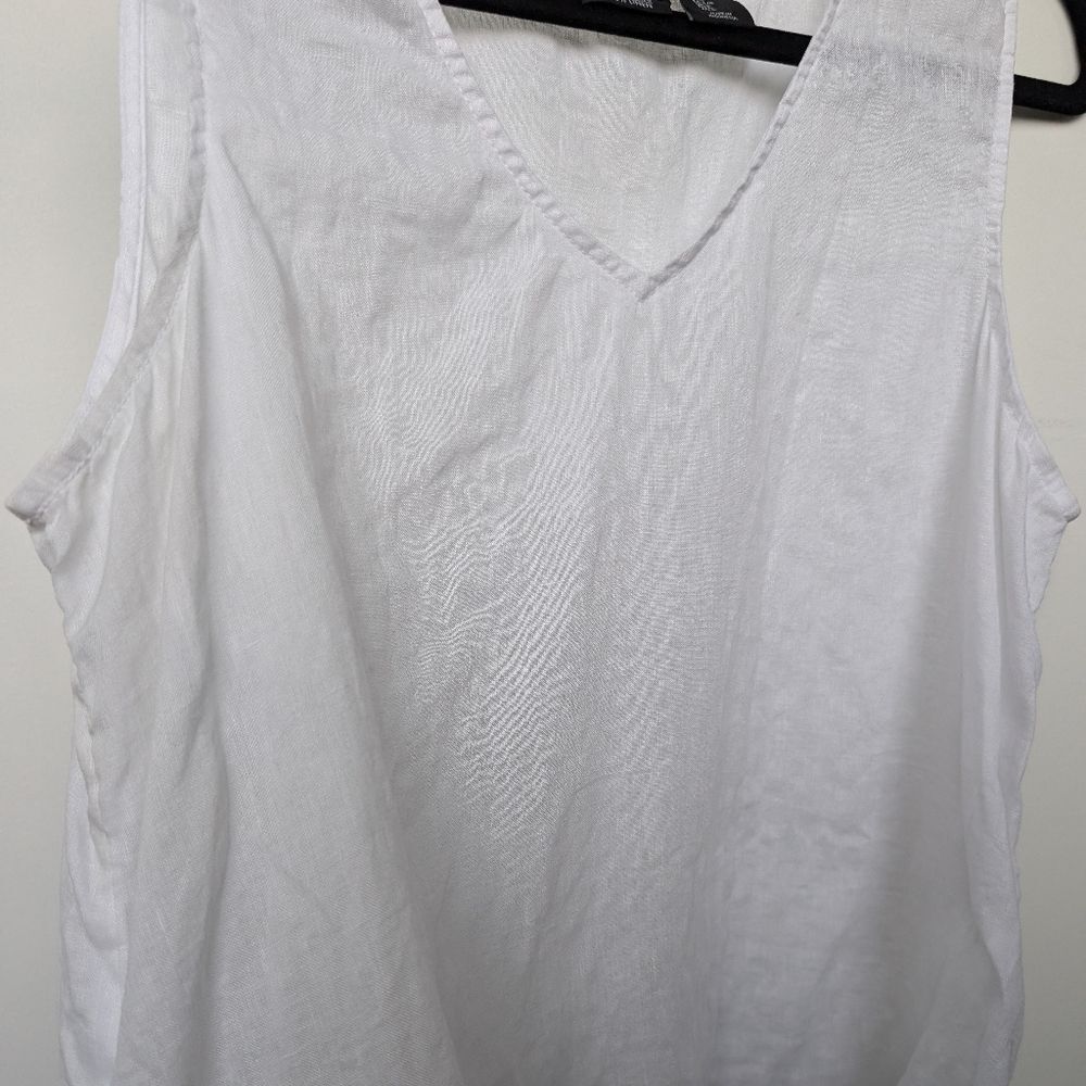 Tahari Essentials 100% Linen Lightweight Flowy V-neck Tank Top - Picture 13 of 14